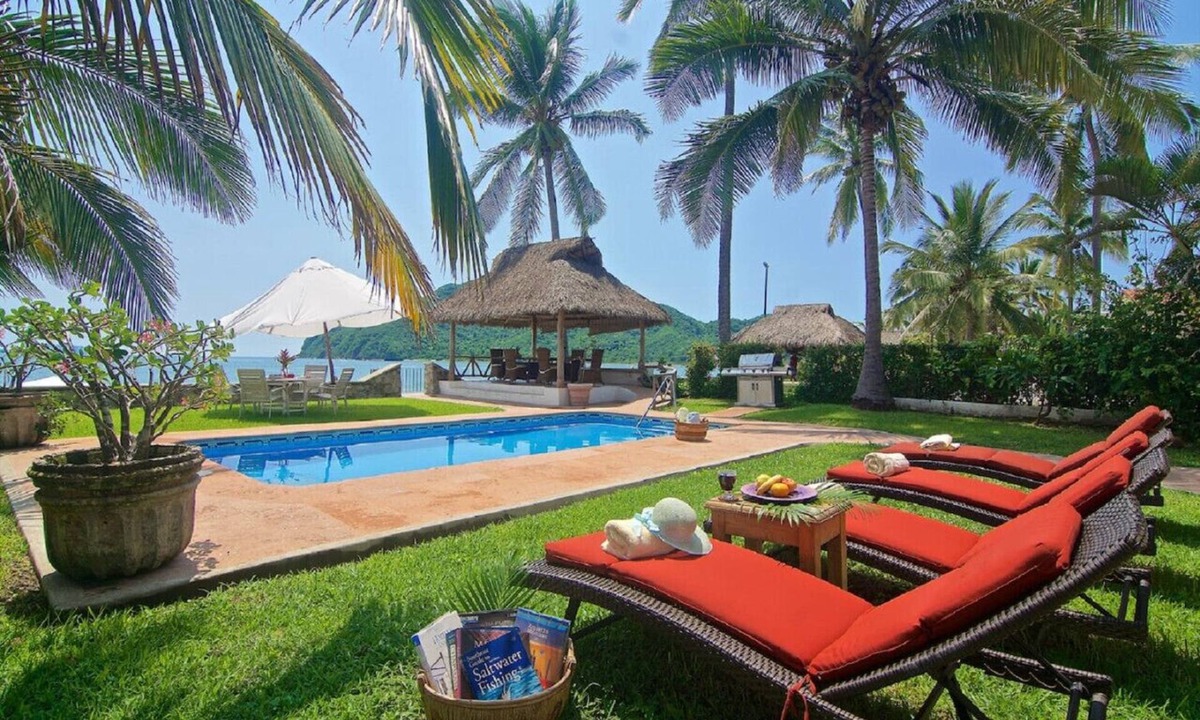 Manzanillo House | House right on sandy Miramar Beach