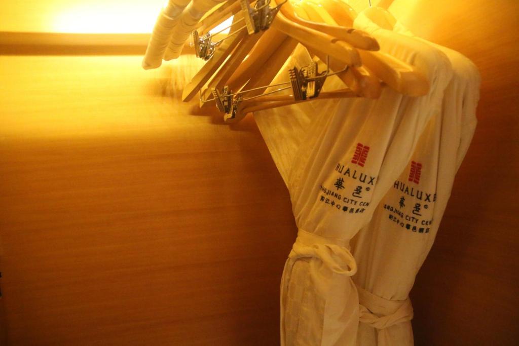 Jiangcheng District Hotel | HUALUXE Yangjiang City Center