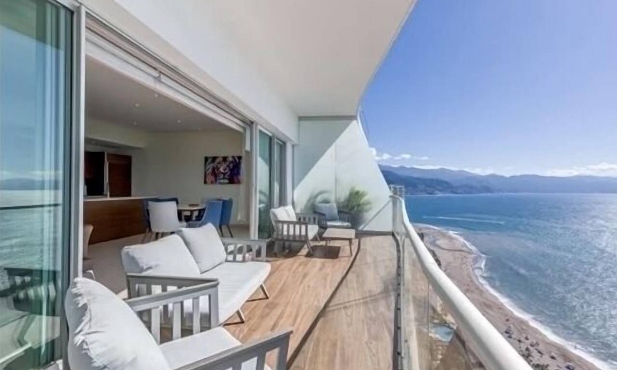 North Hotel Zone Condo | ICON PENTHOUSE Condo 3 bed 3.5 bath with rooftop Jacuzzi - Beachfront