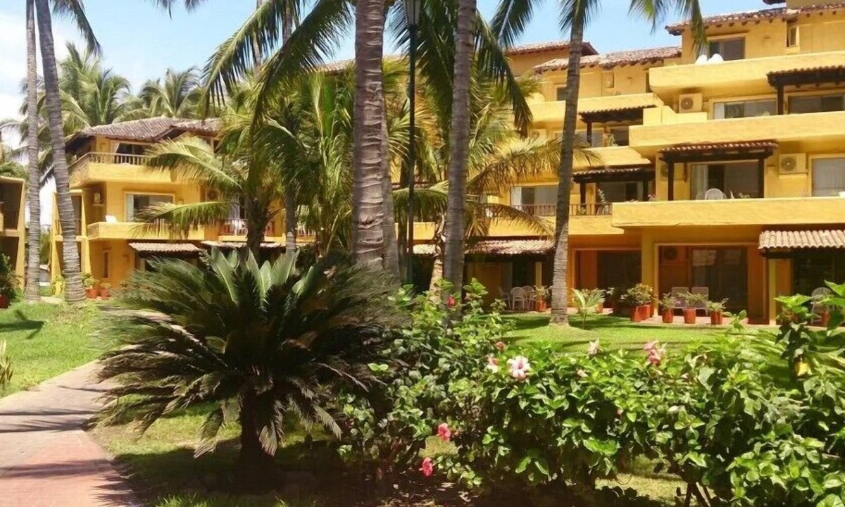 South Hotel Zone Hotel | Ideal 1BR Condo for Tropical Vacations in Park Royal Los Tules
