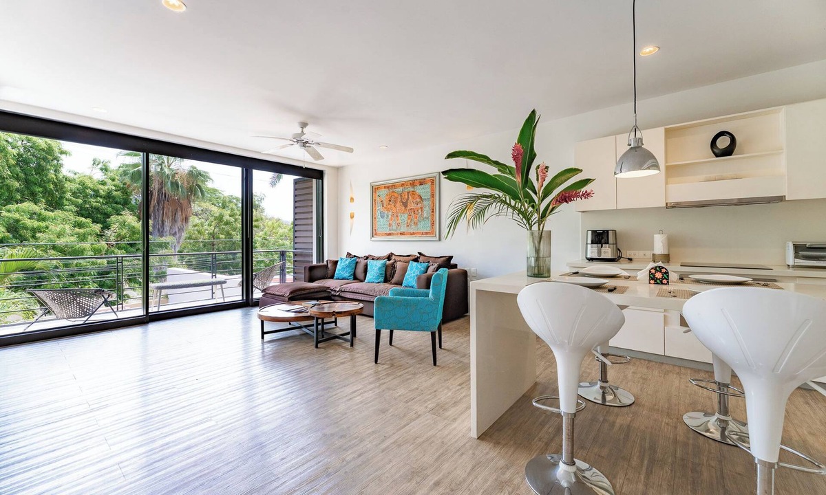 R Condo | Ideally Located Condo Near Everything