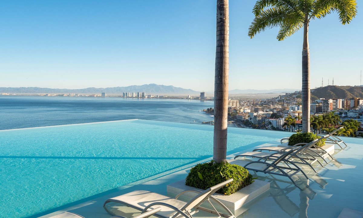 South Shore Hotel Area Condo | Indah Puerto Vallarta