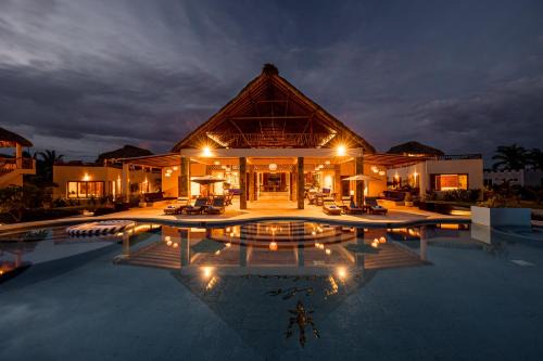 Barra de Colotepec House | Isla Neptuno