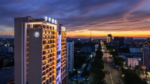 Dongfang Hotel | JI Hotel Dongfang Avenue
