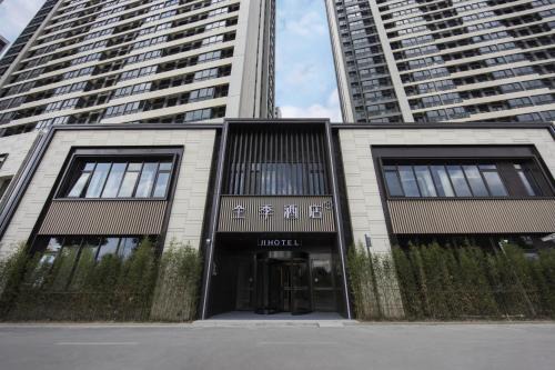 Pudong Hotel | JI Hotel Shanghai Houtan Subway Station