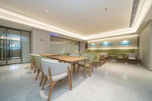 Central Business District Hotel | JI Hotel Shenzhen Convention & Exhibition Center Gangxia Subway Station