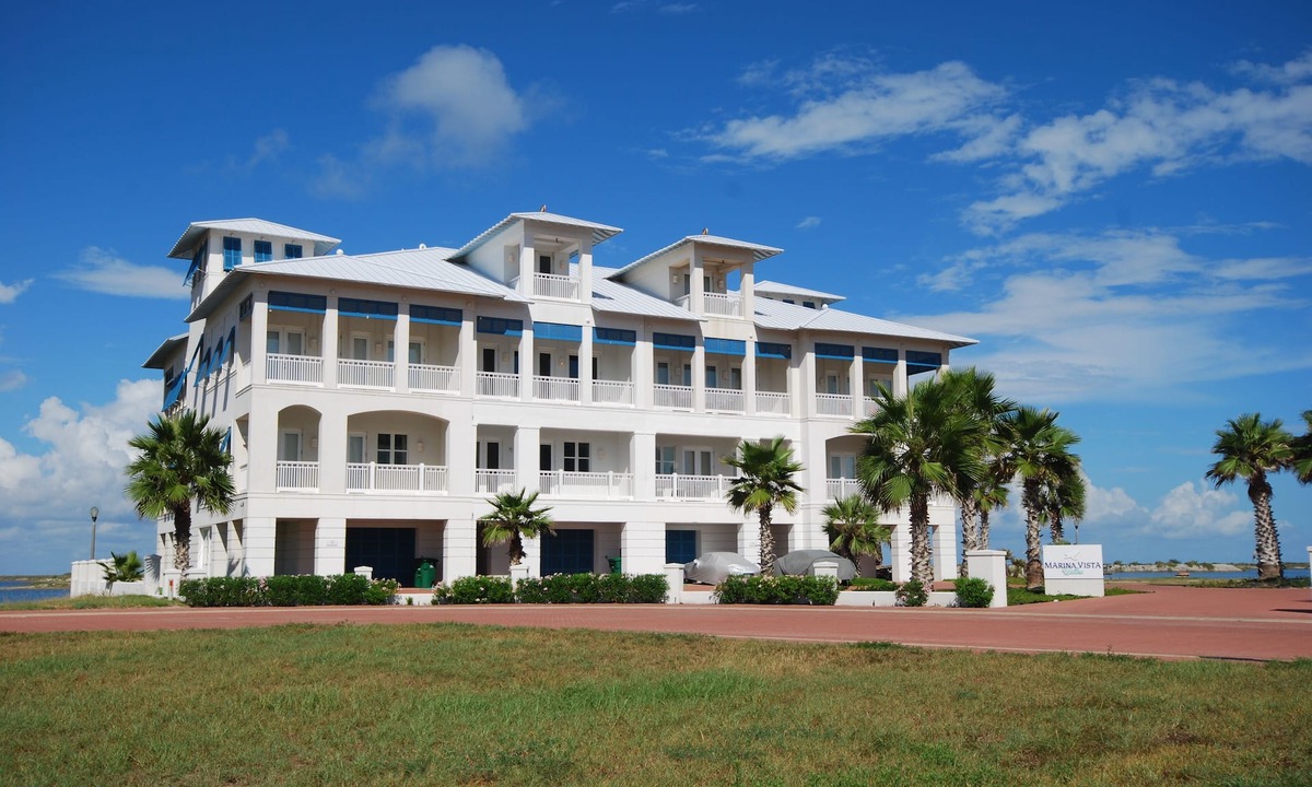 The Shores House | Kokopelli! Breathtaking Sunset Views! Lookout Tower! 4 Bedroom Villa on the Bay