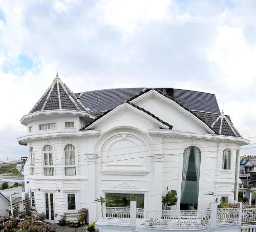 Phuong Apartment | Lâu Đài Nhỏ Đà Lạt - Little Castle Dalat -3 rooms with kitchen and 7 people The BBQ Sanctuary 150