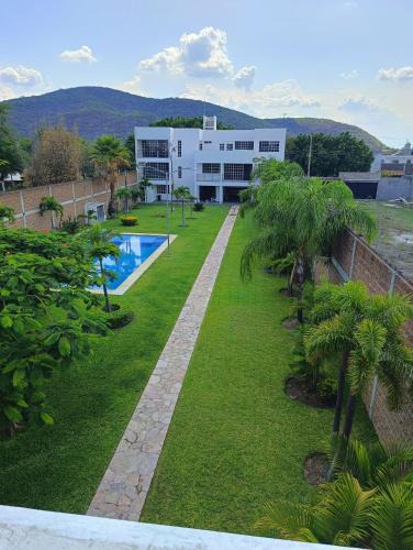 Ayala House | La Casa Blanca Vip