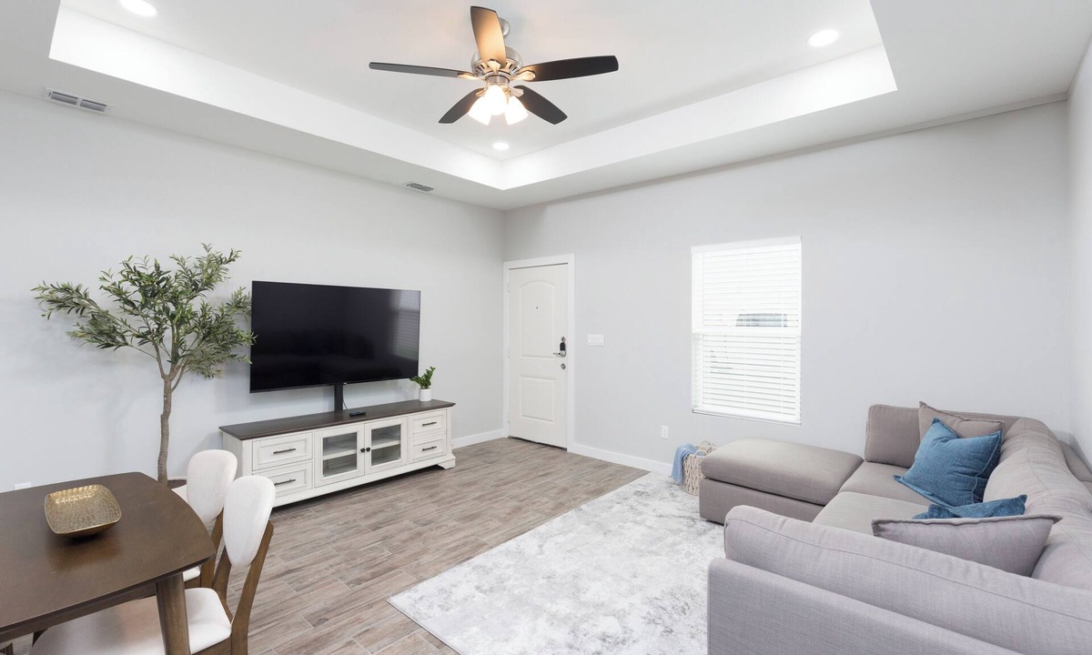 Mission Apartment | La Querencia on Zinnia w/Fast Wifi & dedicated work space - Pet Friendly!