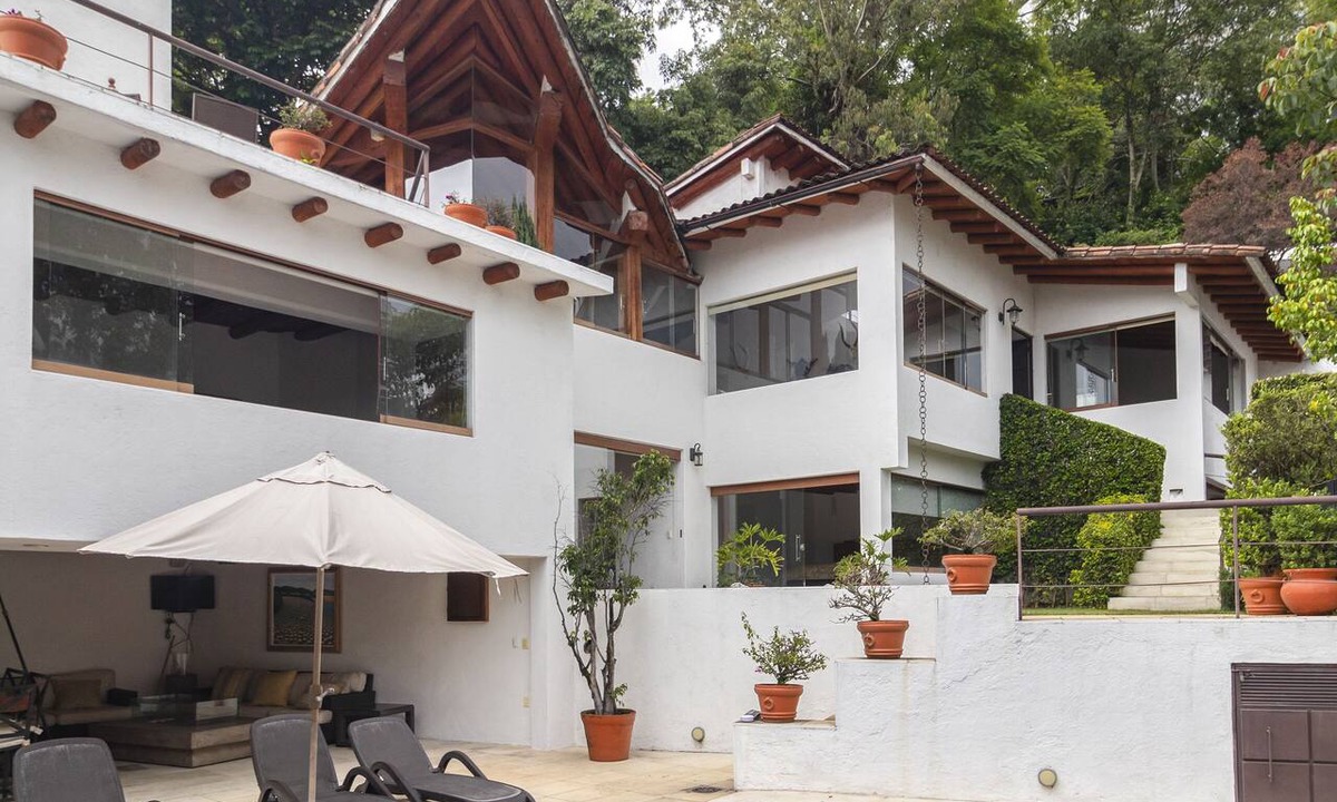 Centro House | Lake view house with private pool