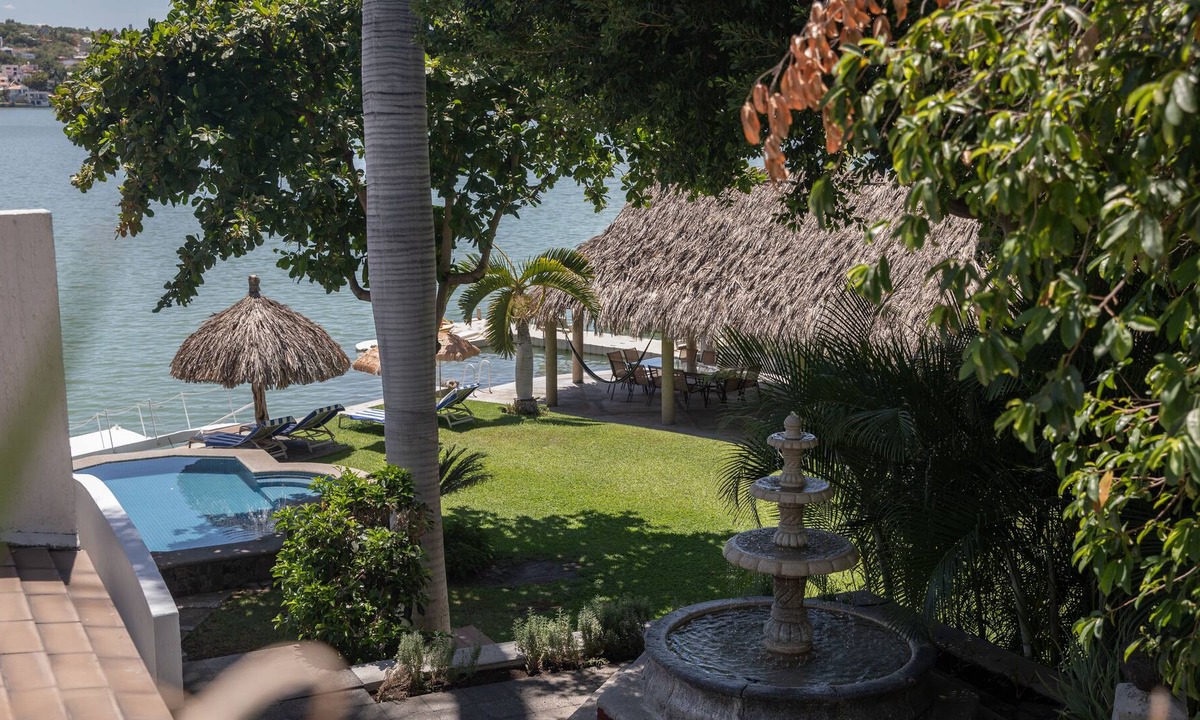 Tequesquitengo Villa | Lake Villa Resort