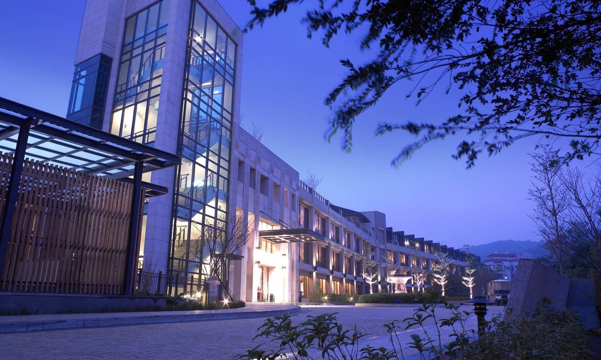 East District Hotel | Lakeshore Hotel