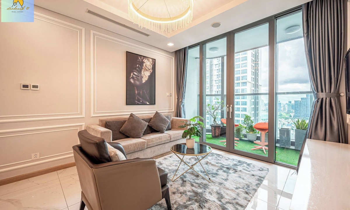 Hang Xanh Hotel | Landmark 81 Skyscraper