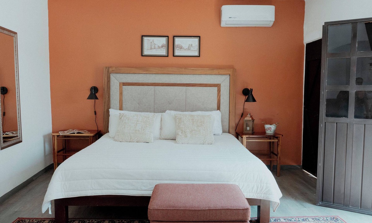 Luis Jimenez Figueroa Apartment | Large apt balconies in Oaxaca centro + A/C + large kitchen and king bed