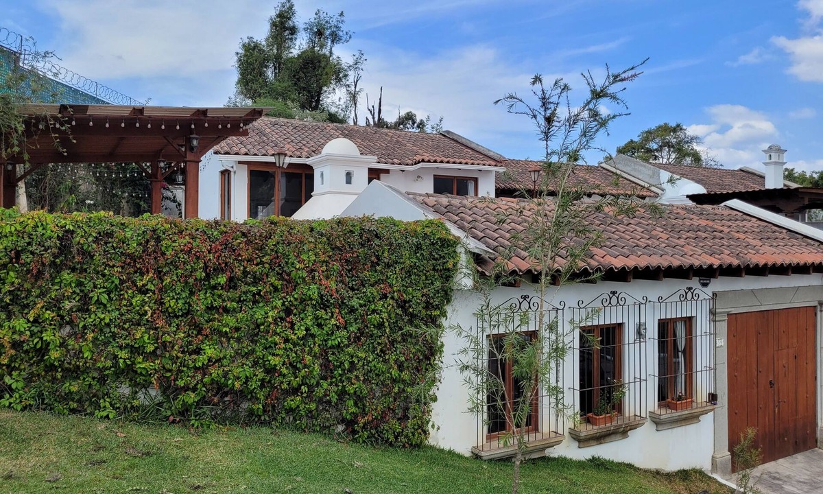 Antigua Guatemala House | Large house in Antigua Guatemala with pergola
