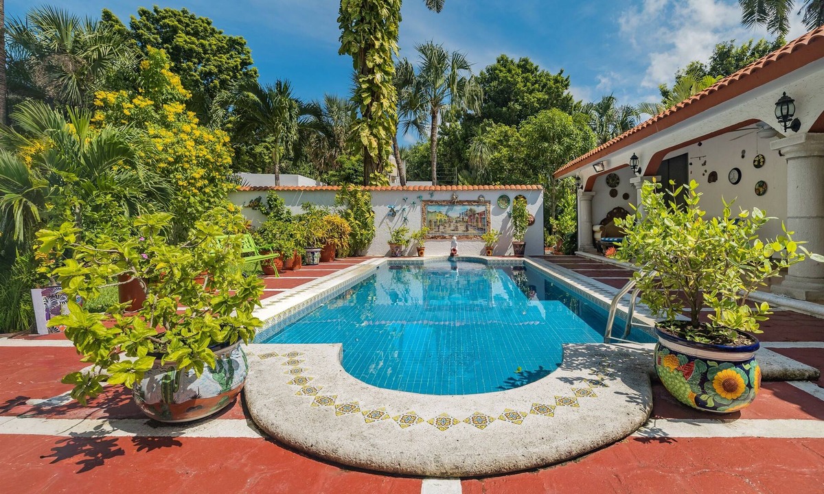 Colonia Centro House | Lavish Gardens, Private Pool, Private Master Suite