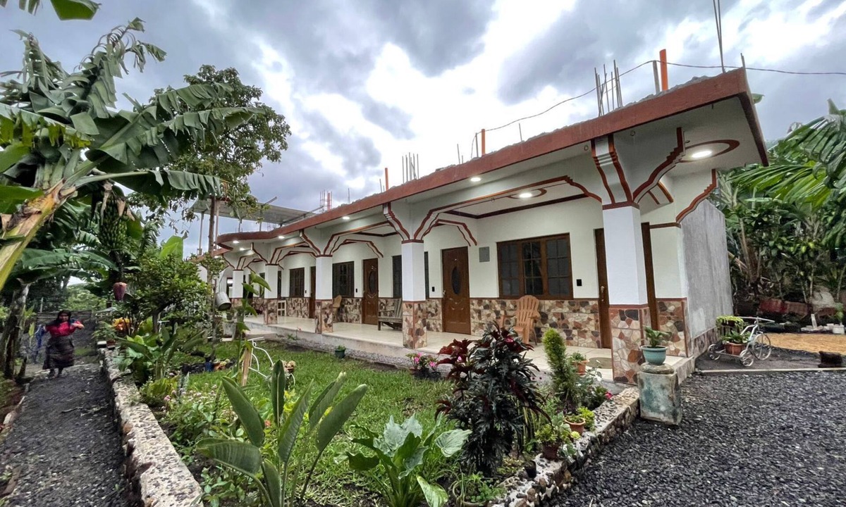 San Juan La Laguna House | Lodging with a green area in downtown San Juan La Laguna