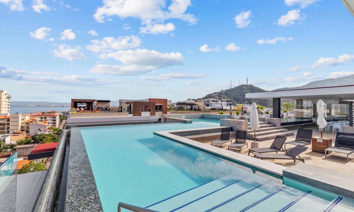 Emiliano Zapata Condo | Loft 268 Retreat | Rooftop Pool, Bar & Gym