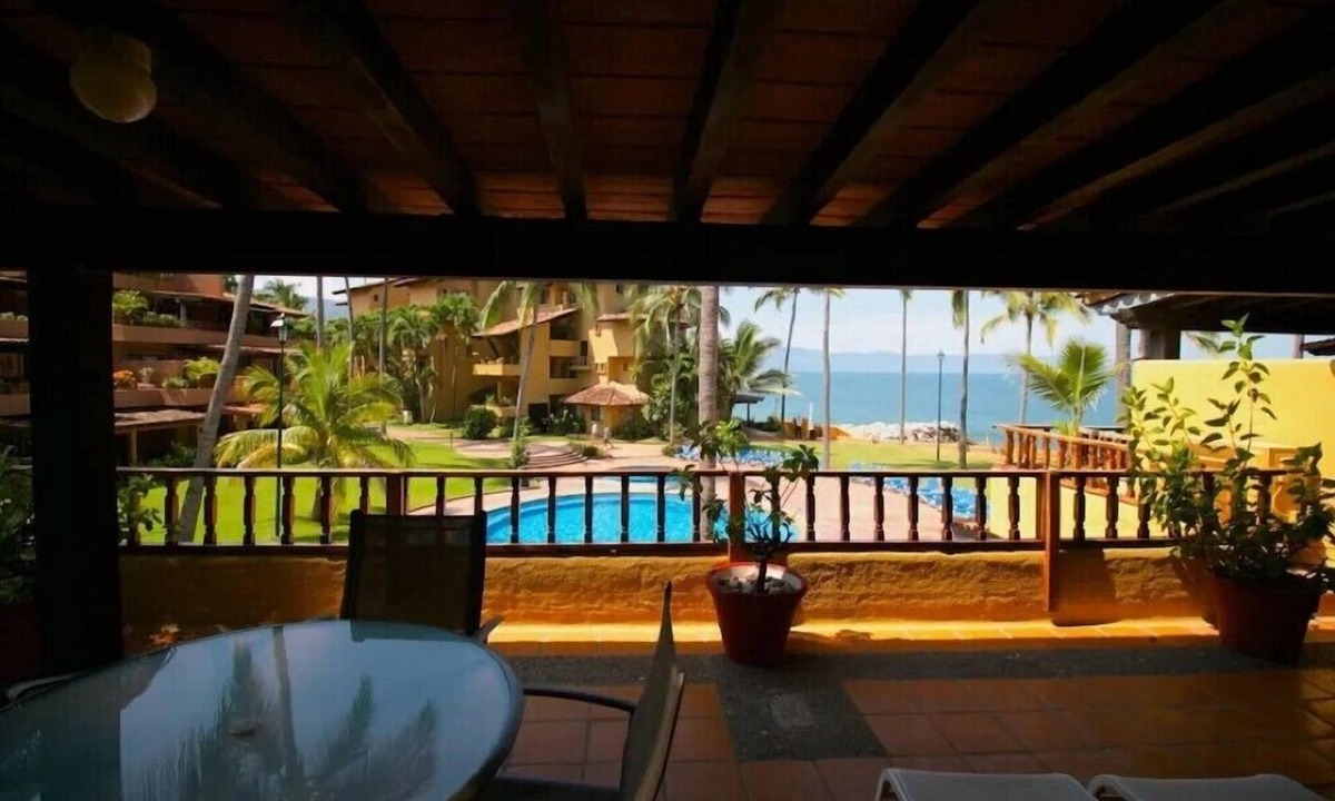South Hotel Zone Hotel | Los Tules Impeccable 1BR Condo with Garden for Secluded Getaway