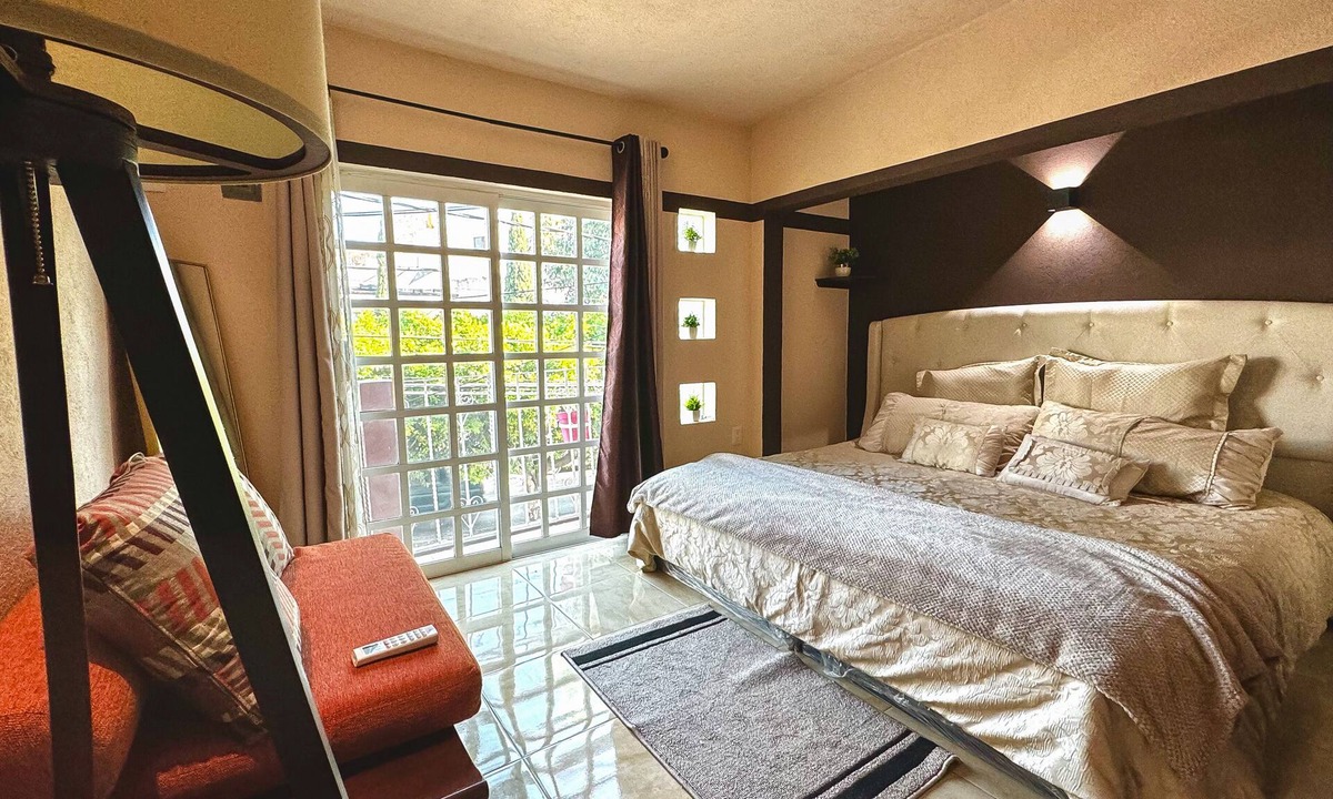 Los Faroles Apartment | *LOVELY APARTMENT- BEST FOR SOLOS OR COUPLE TRAVELERS*
