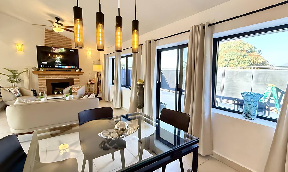 San Antonio Tlayacapan House | Luxurious 3 Bedroom in Ajijic-sleeps 6-private Gym-pickleball Court-golf Cart
