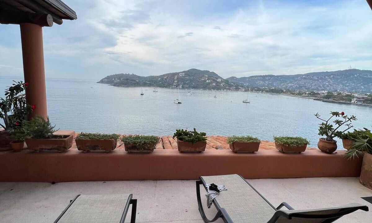 Playa la Madera Condo | Luxurious Condo with Stunning Bay Views in Zihuatanejo