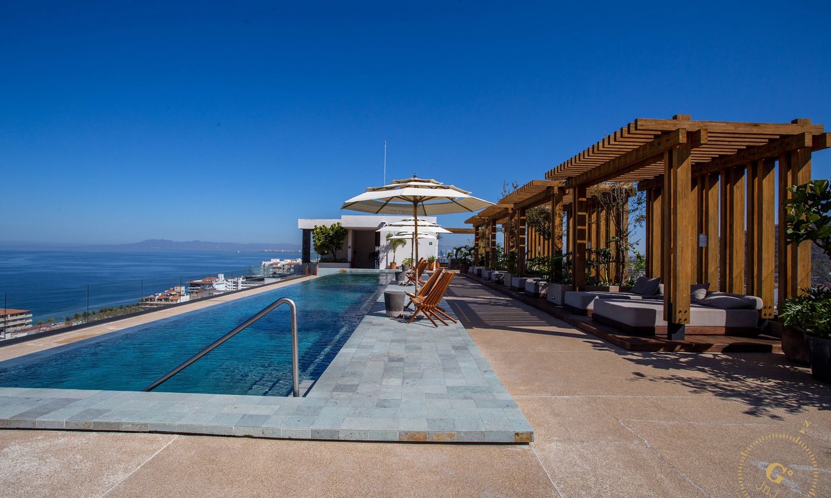Romantic Zone Condo | Luxury 1BR 105° SailView, Zona Romántica
