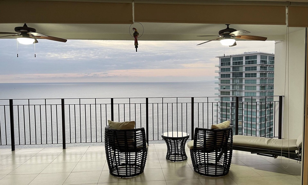 South Hotel Zone Condo | Luxury 2 Bedroom Condo: Grand Venetian Tower 3000