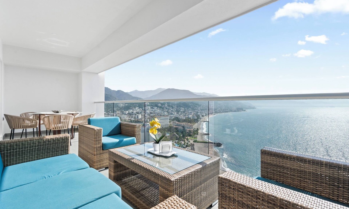 Las Glorias Apartment | LUXURY 3B 4B BEACHFRONT CONDO