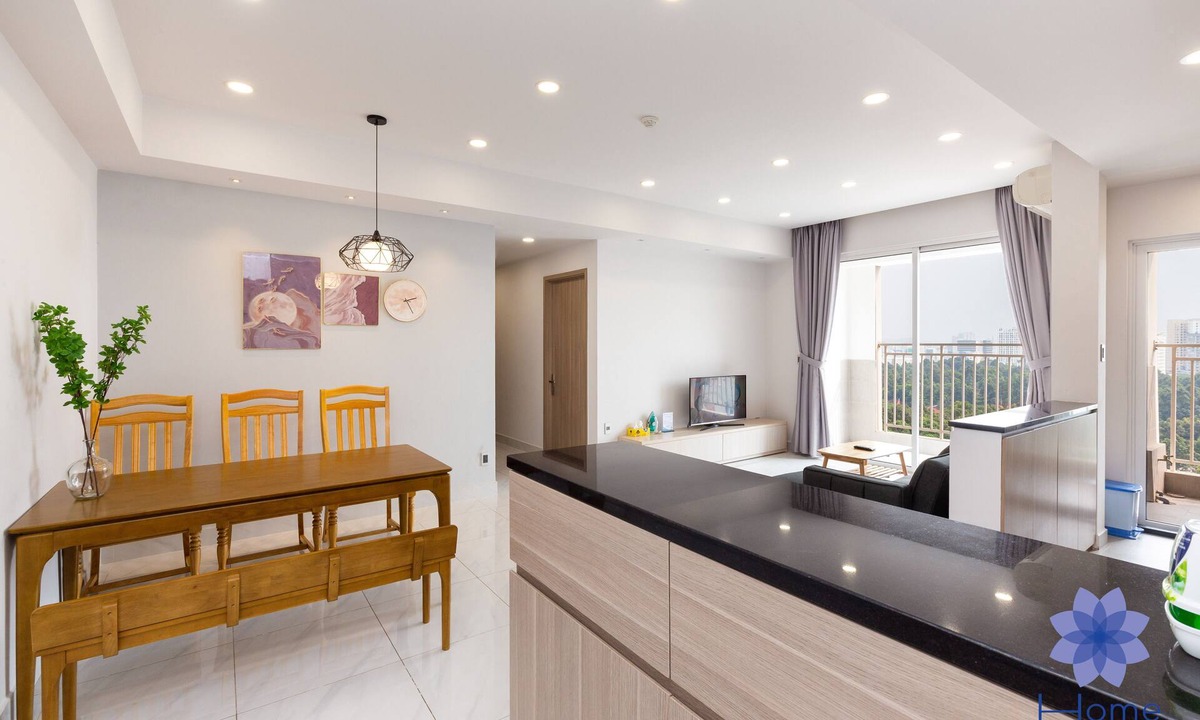 Tan Binh Apartment | Luxury 3Brs Apt w/Free Pool & Gym, 5mins from airport to building