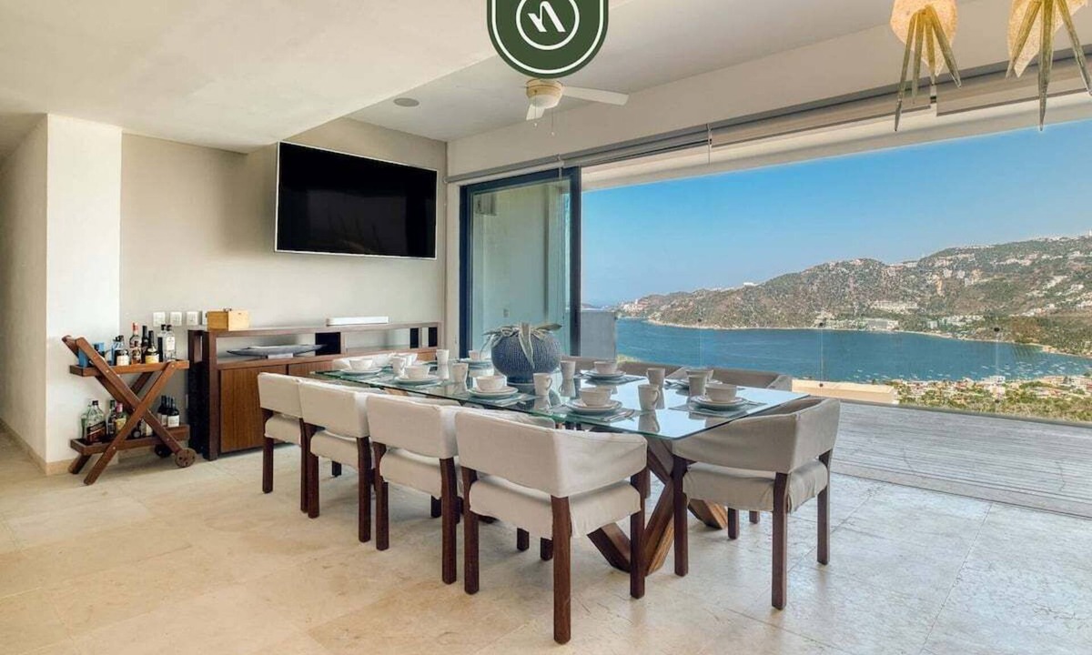 Puerto Marques Apartment | Luxury 4 BR Condo - Amazing Bay View - Pool