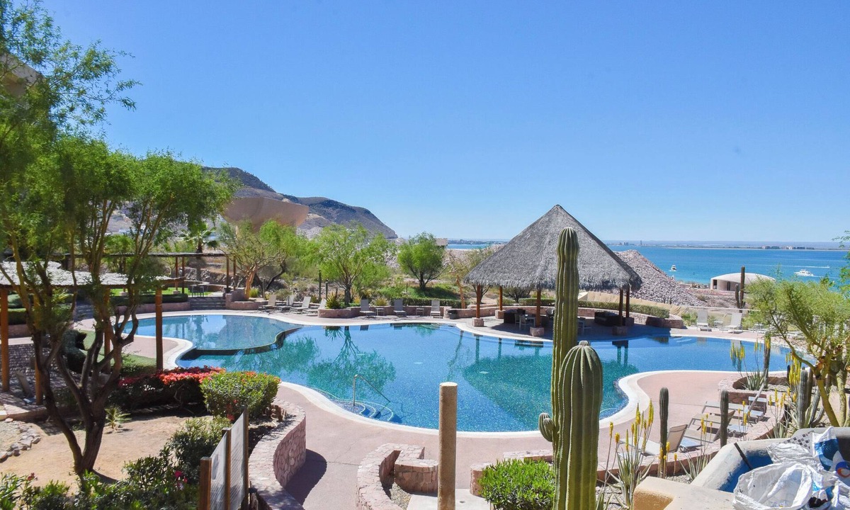 La Paz Condo | Luxury condo in Vistamar Puerta Cortes with access to beach clubs