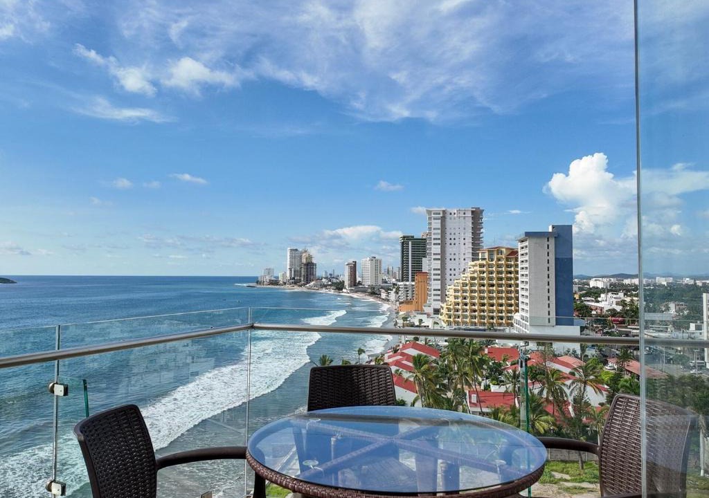 Zona Dorada Apartment | Luxury condo with balcony and front ocean view