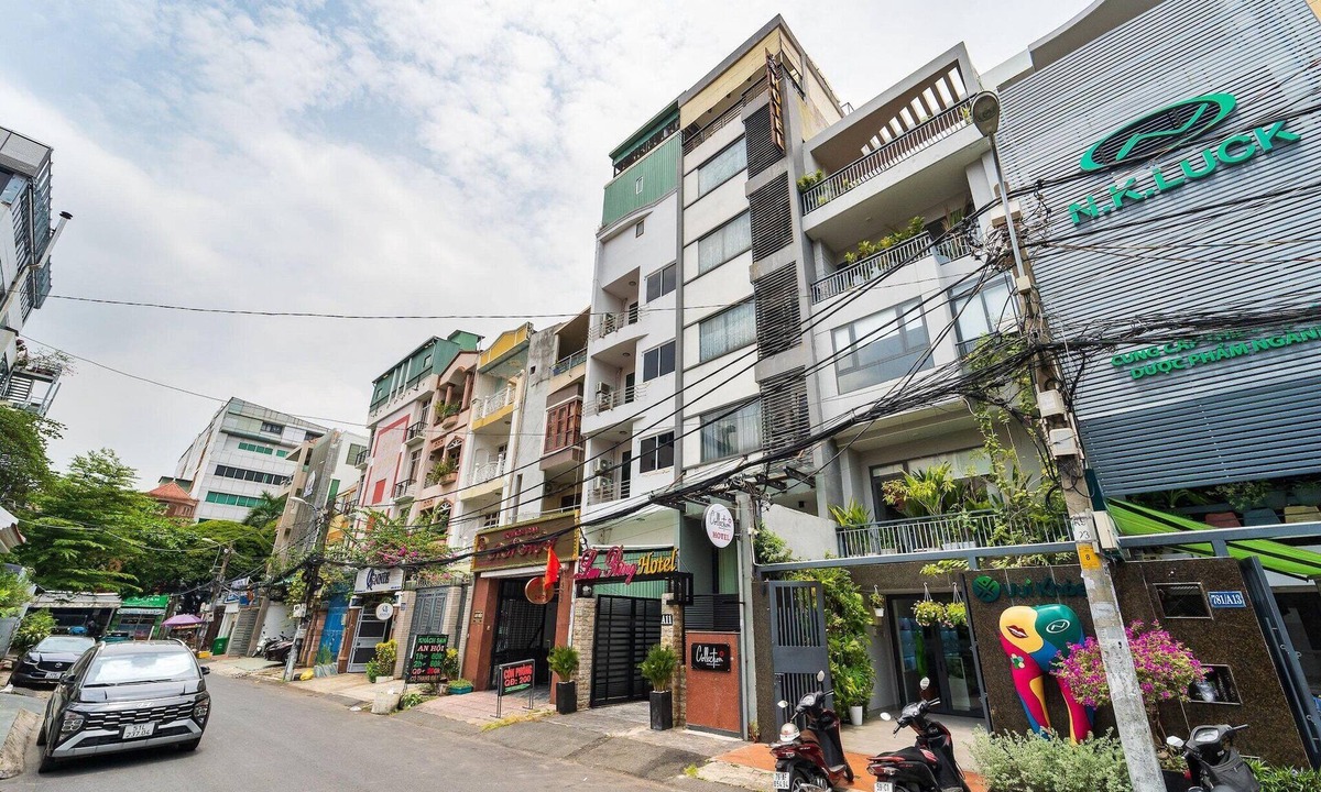 District 10 House | Luxury DBL Retreat | Steps to Van Hanh Hospital