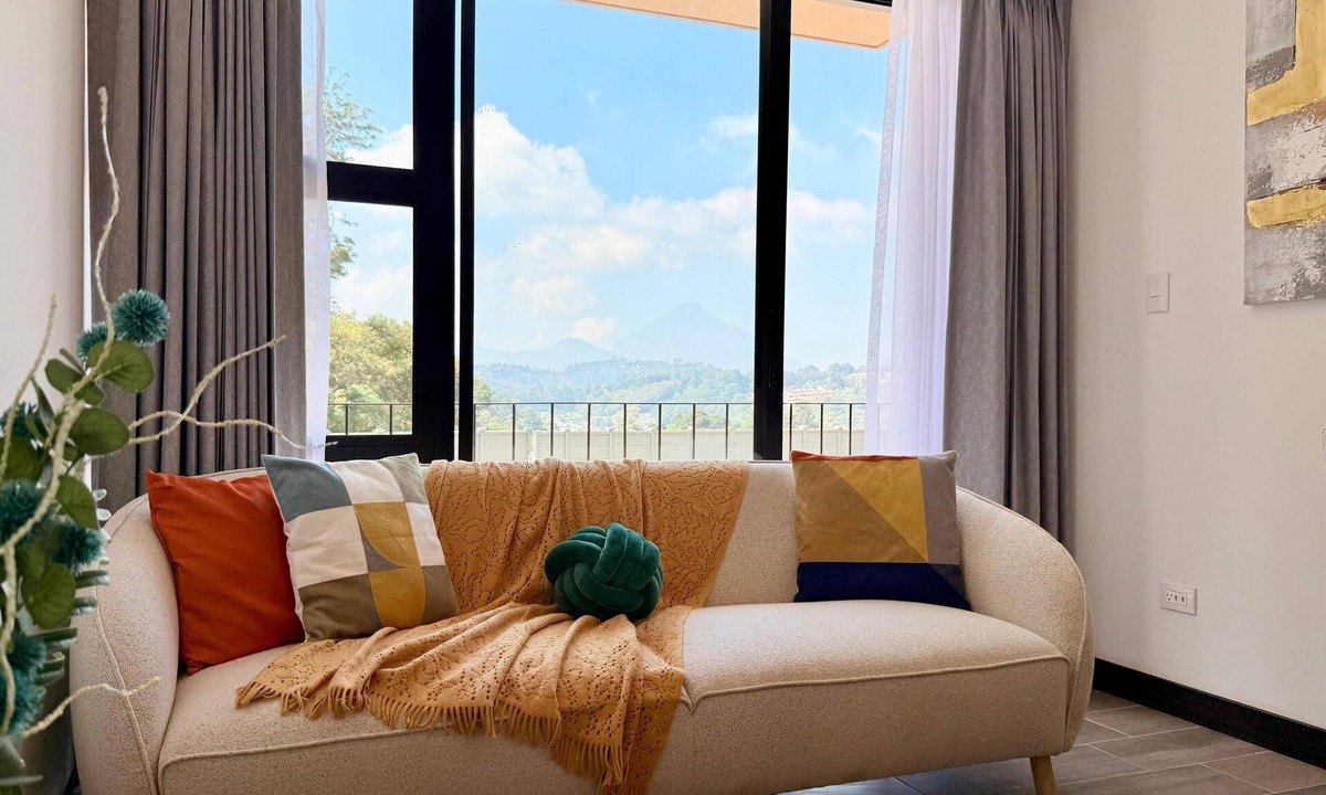 San Lucas Sacatepequez Apartment | Luxury+Wifi+BBQ+TV+Laundry+Kitchen+Apt.
