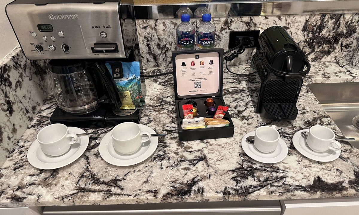Puerto Juarez Condo | Luxury King bed + bath Junior Suite + kitchenette. 2 guest plus all inclusive.