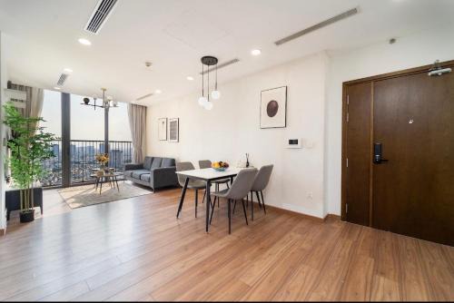 Binh Thuan Apartment | Luxury modern apartment at Eco Green Saigon
