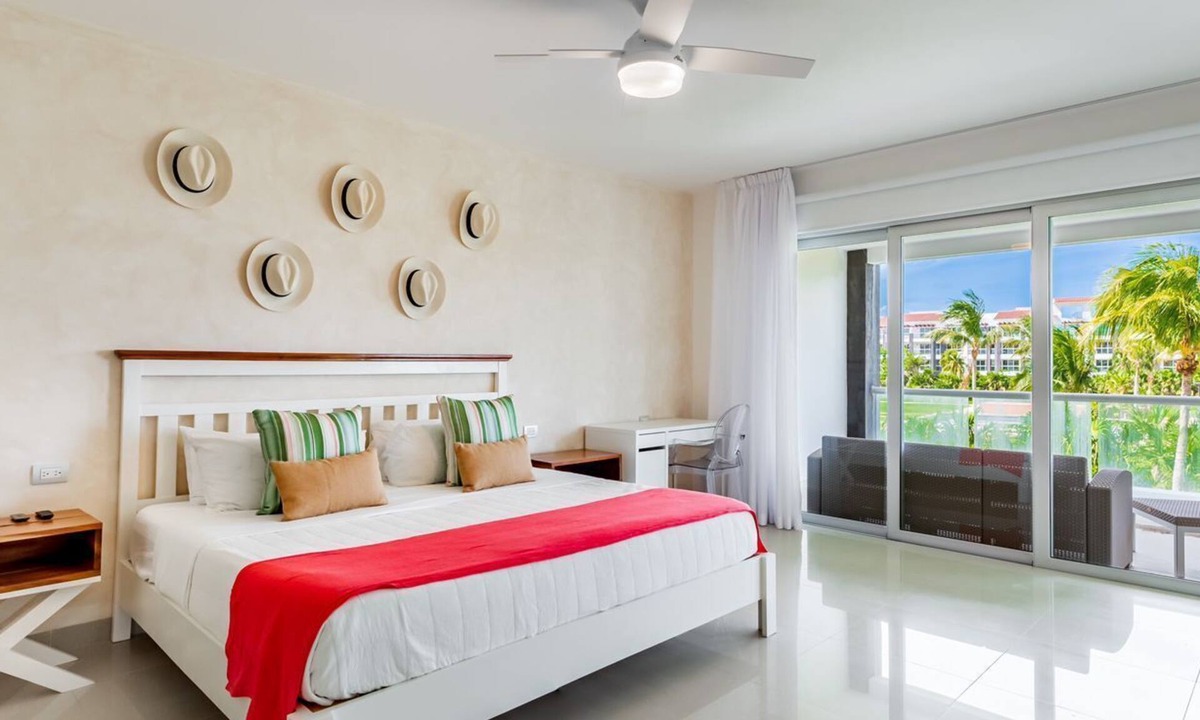 Puerto Juarez Condo | Luxury Ocean view condo in Mareazul Beach front - Almajuma House