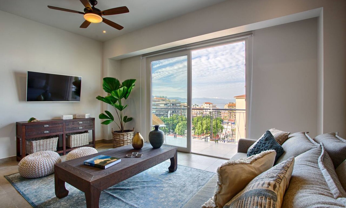 Emiliano Zapata Condo | Luxury Ocean View Condo | Pools, Hot Tubs, Gym, BBQ, Walk To The Beach