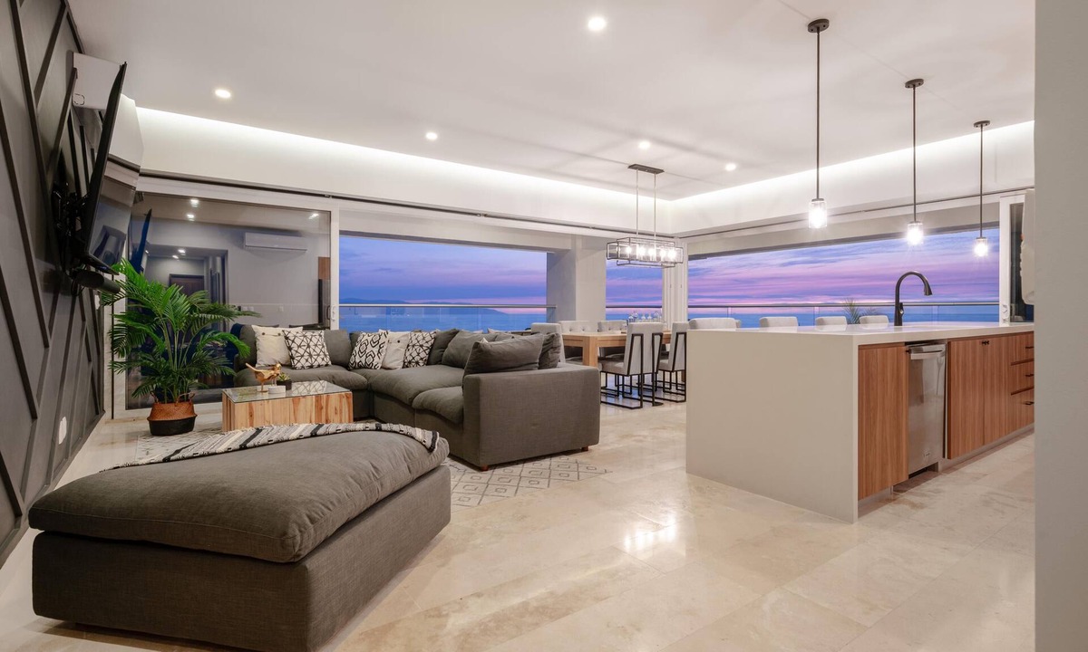 Las Glorias Condo | Luxury Oceanfront 4 BD Condo, 8 pools & rooftop! 4BD Condo for rent in North Hot