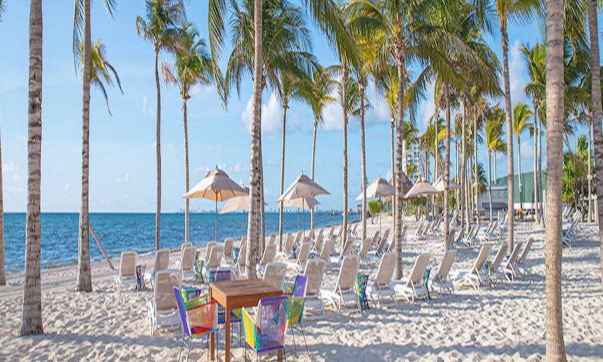 Puerto Juarez Hotel | Luxury property on the beach, with 7 outdoor swimming pools