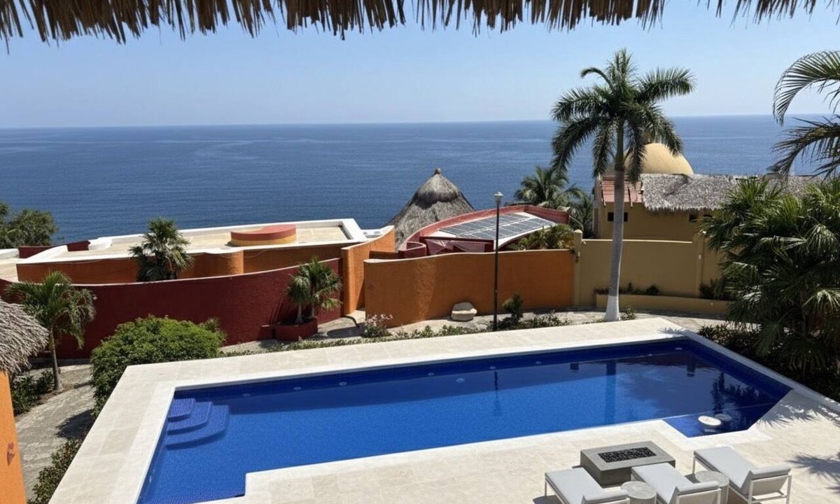 Santa Maria Huatulco House | Luxury Villa in Residential Conejos with private pool and rooftop