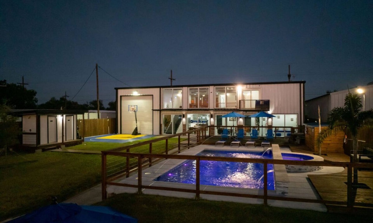 Arroyo City House | Luxury Waterfront Home,Sleeps 20, Pool, Hot Tub, Fishing Pier, Basketball Court