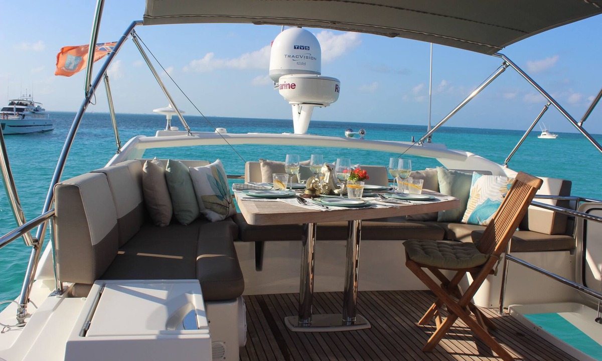 Colonia Meteorologico Boat Rental | Luxury yacht, a ride on the Caribbean Sea!