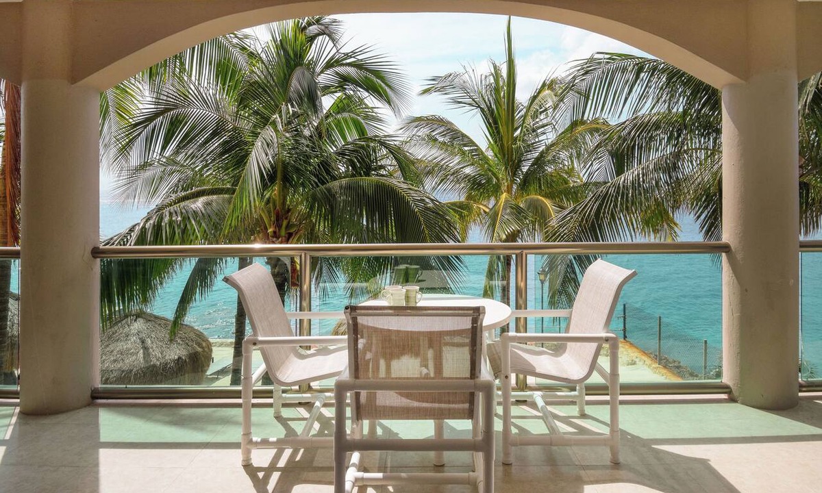 Colonia Andres Condo | Majestic Beachfront Ocean View! El Cantil 2CN