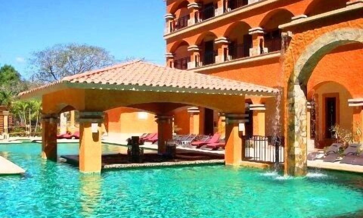 Centro Hotel | Marina Park Plaza Condos