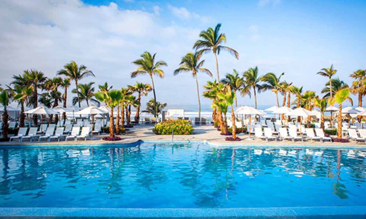 Puente del Mar Resort | Mayan Palace Master Room Acapulco-Pools-Entertainment -Golf-15 Restaurants