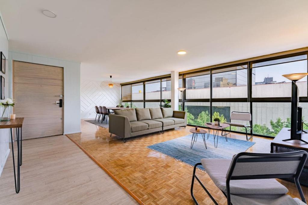 Cuauhtemoc Apartment | Mid-Century Gem Prime Location Near Dining & Shops