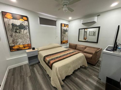 Avenida Revolucion Hotel | Mini suite in House or Varz hotel boutique